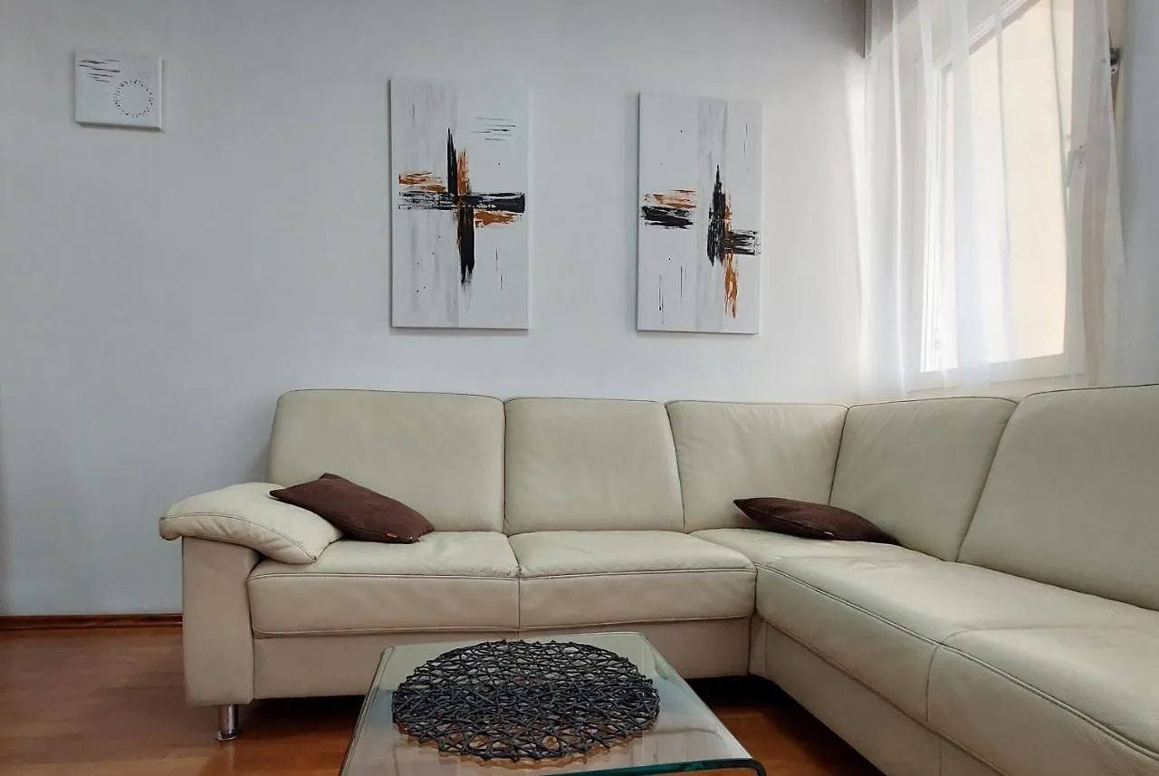 Hestia 3 Bdr Apartment Split