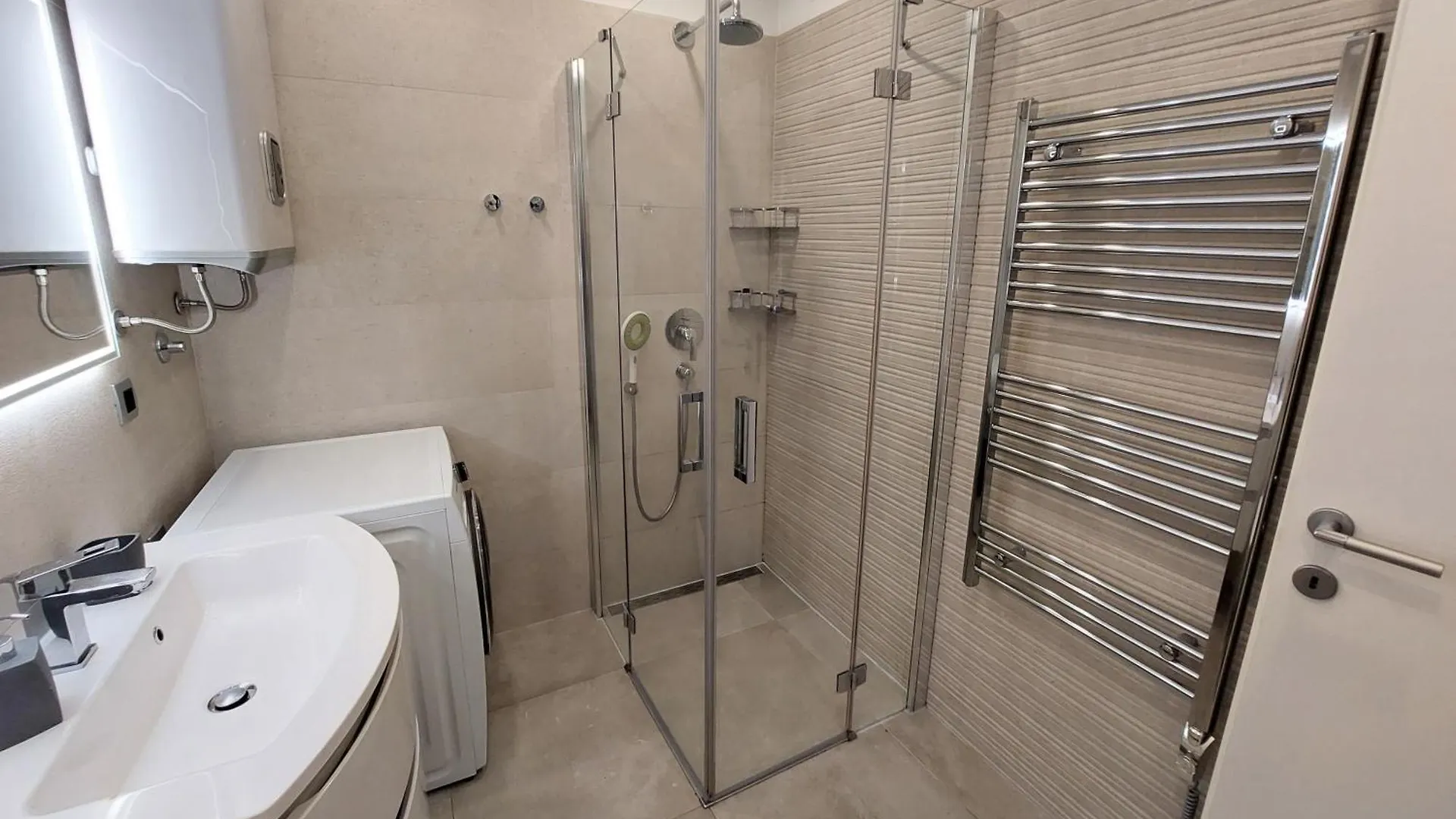 Hestia 3 Bdr Apartment Split